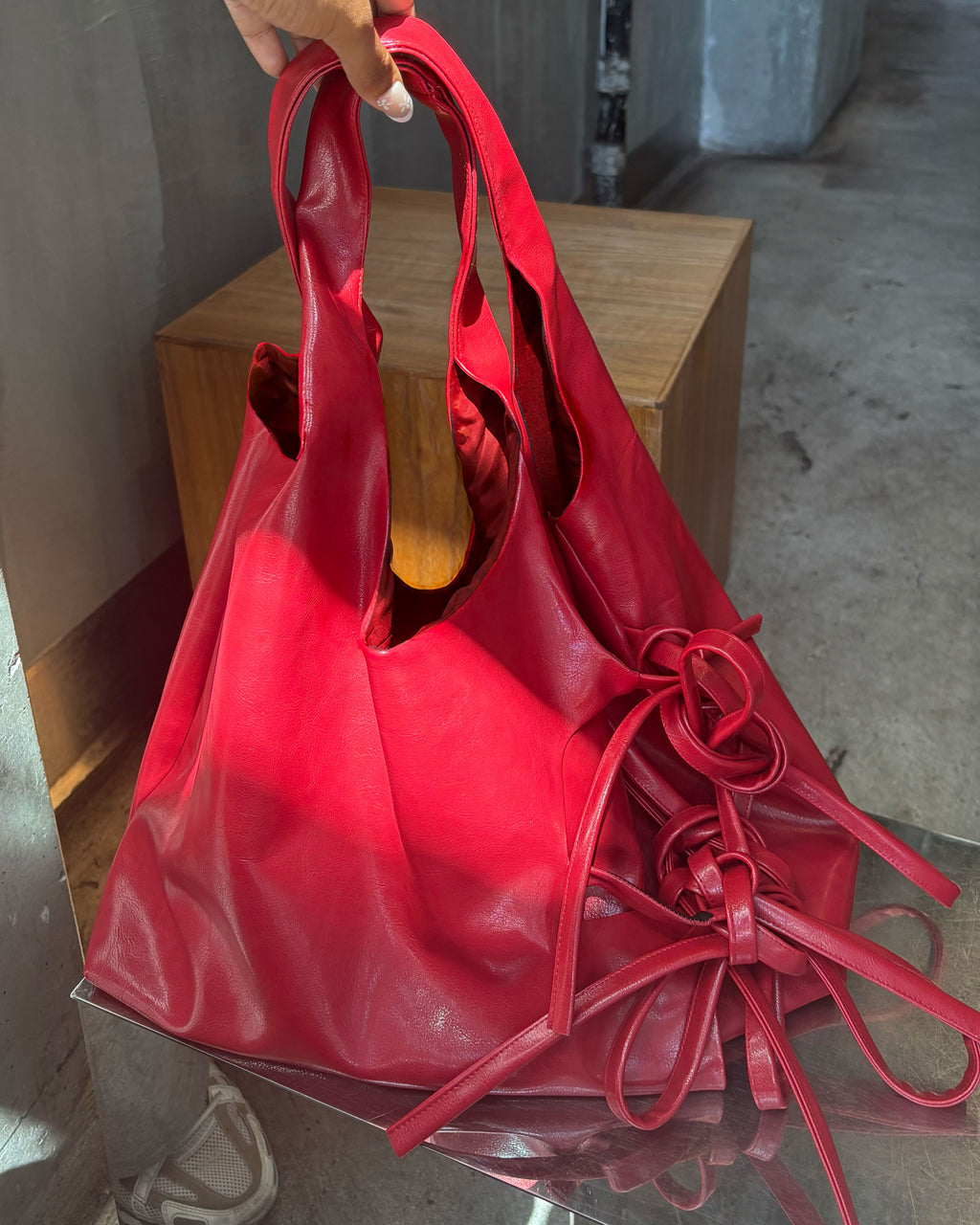 TIE LEATHER TOTE